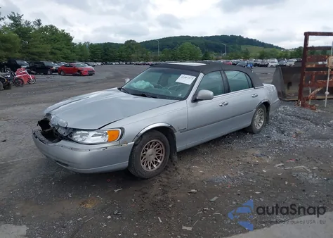 1999 Lincoln Town Car Signature z USA, uszkodzony, nr VIN 1LNFM82W2XY600959